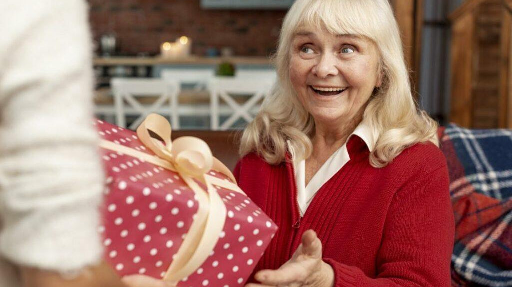 Prezent dla babci na Dzień Kobiet - praktyczny i wyjątkowy? To możliwe! - Mejkmi - Personalizowane Prezenty Dla Twoich Bliskich!